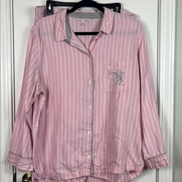 Victoria’s Secret 2 pc. Pajama set large. Long sleeved button top, long pants - Picture 2 of 9